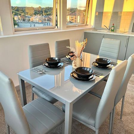 2 Bedroom With Stunning Sunset View, Free Parking And Wifi By Brookland Stays Yeadon Εξωτερικό φωτογραφία