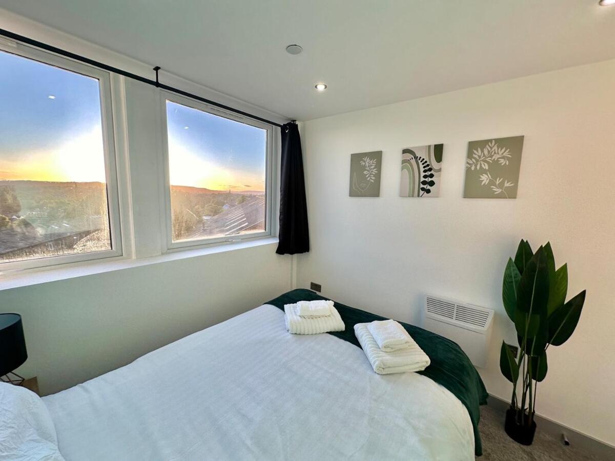 2 Bedroom With Stunning Sunset View, Free Parking And Wifi By Brookland Stays Yeadon Εξωτερικό φωτογραφία